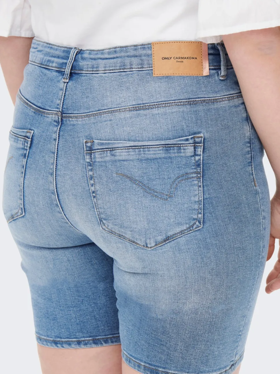 CARLAOLA Skinny Fit Short en denim