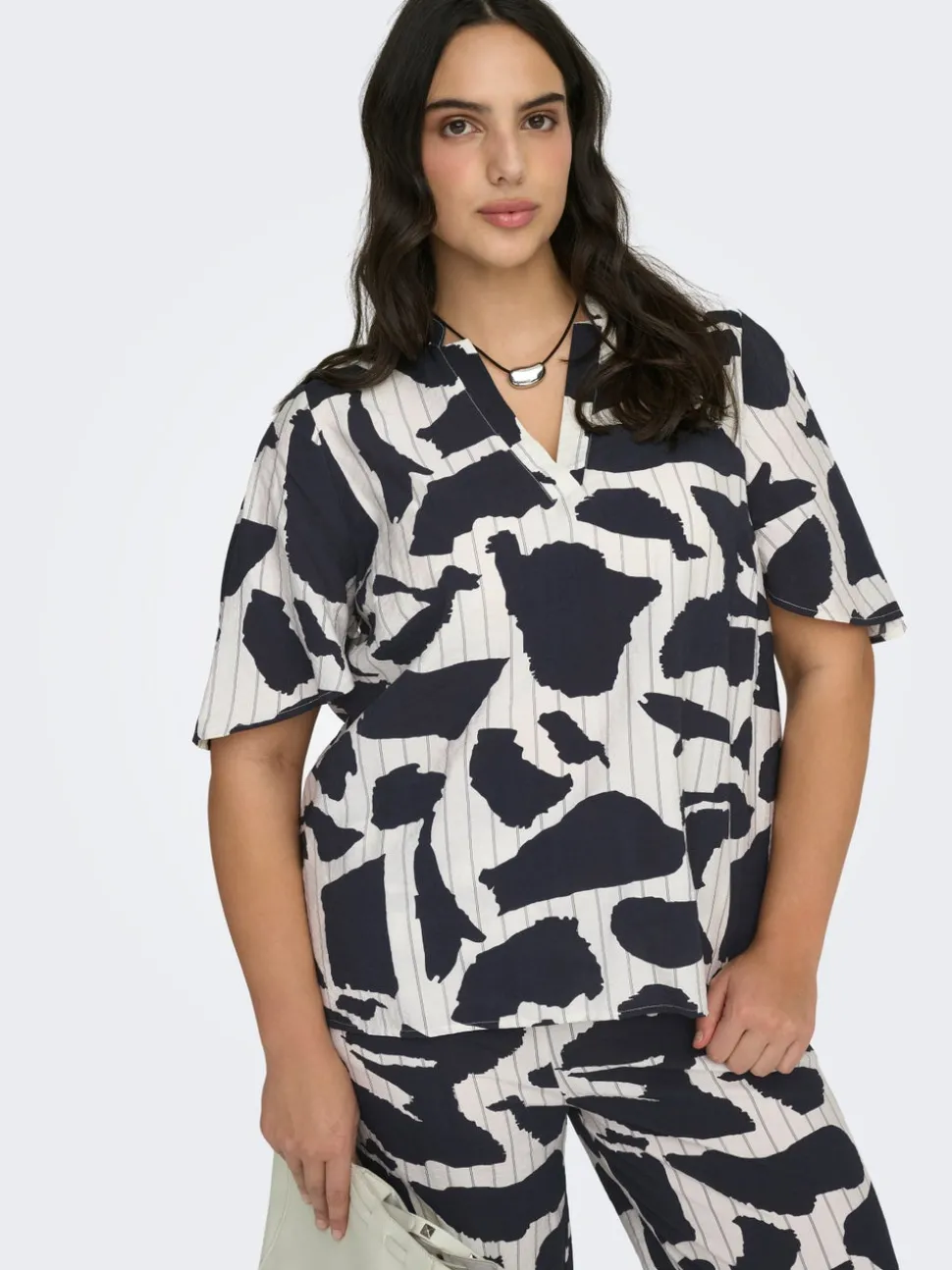 CARMISIA T-shirt