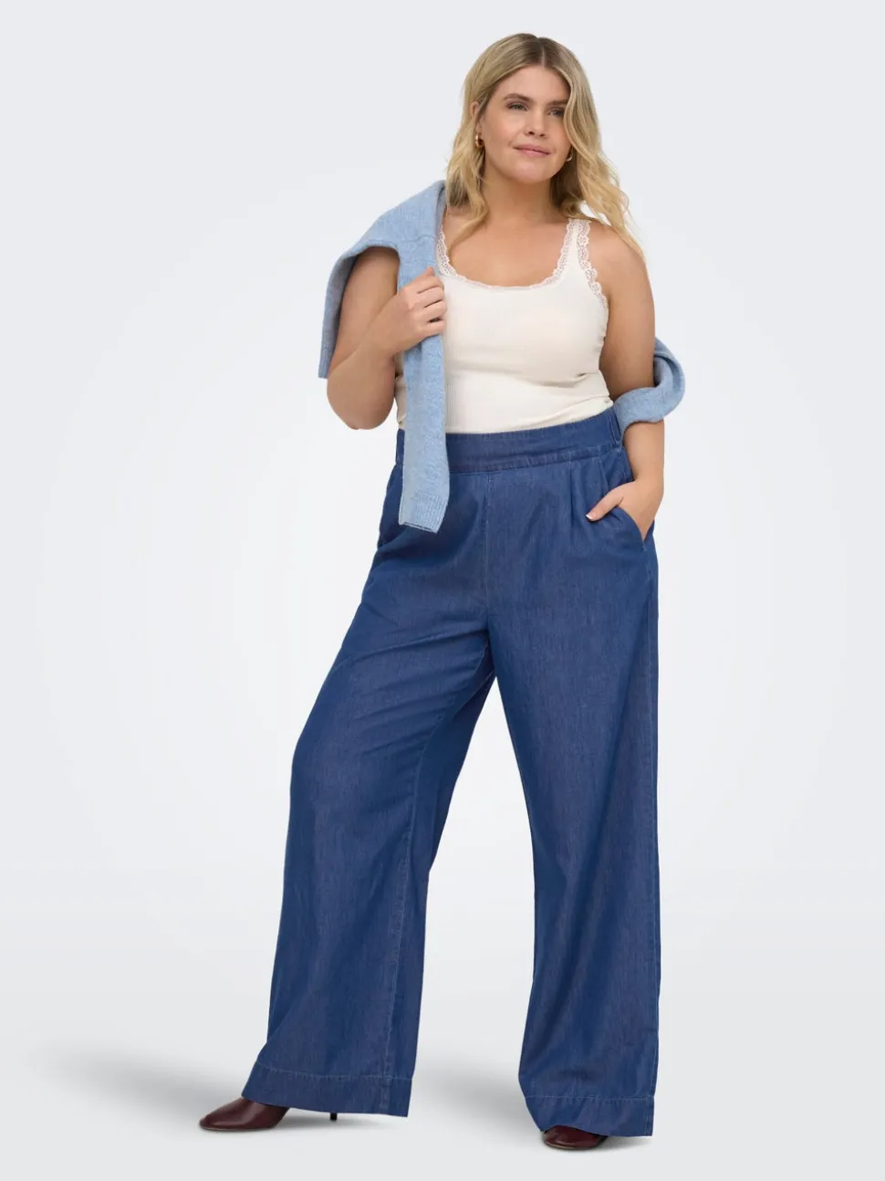 CARSTILLA Wide Leg Fit Jeans