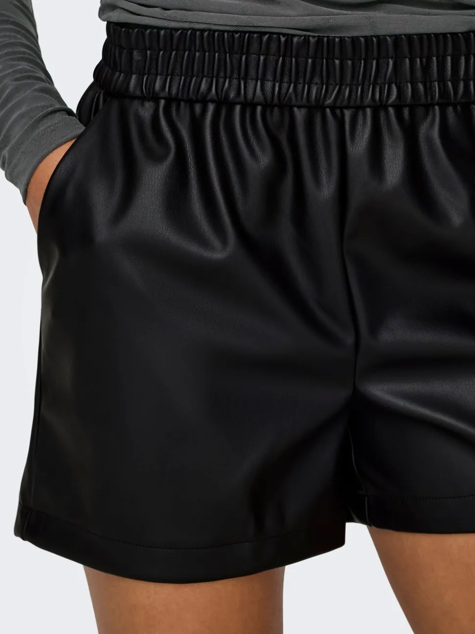 JDYALAIA Taille moyenne Regular Fit Short en cuir synthétique