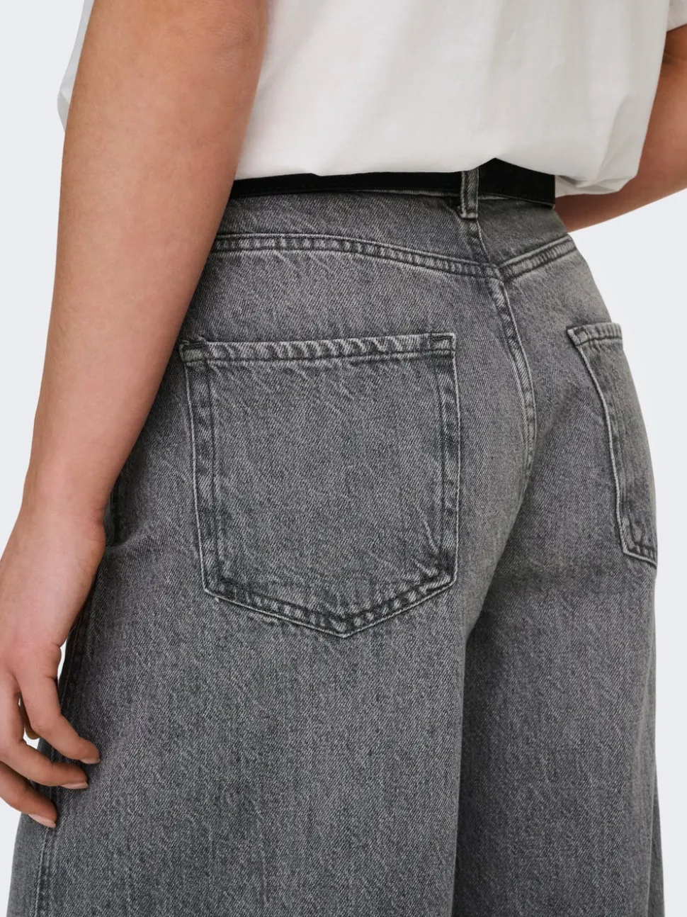 JDYSUSIE Taille moyenne Coupe barrel Jeans