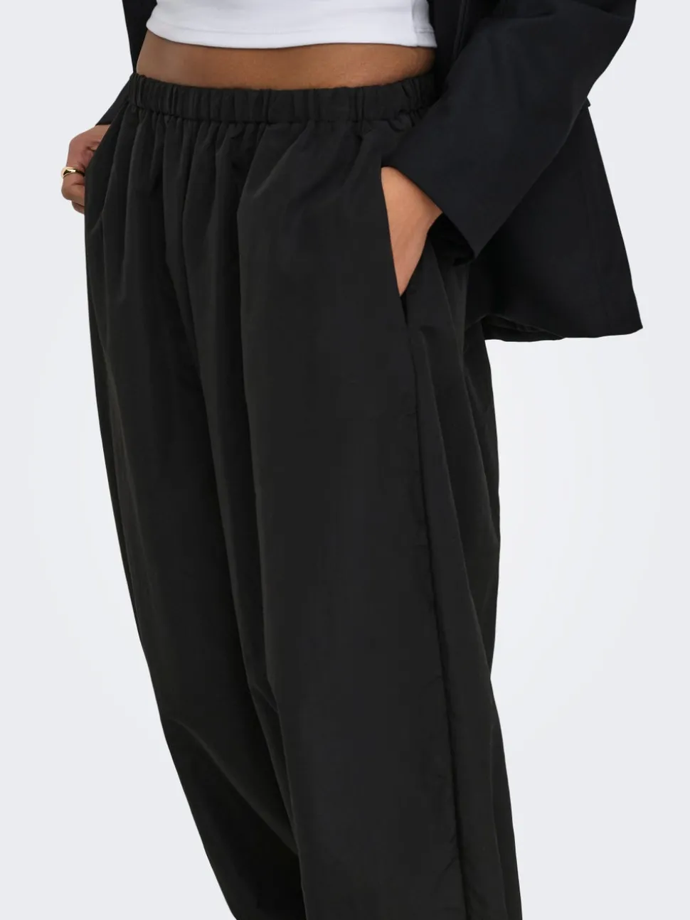 ONLAZRA Coupe barrel Pantalon style parachute