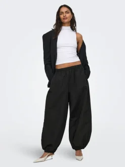 ONLAZRA Coupe barrel Pantalon style parachute