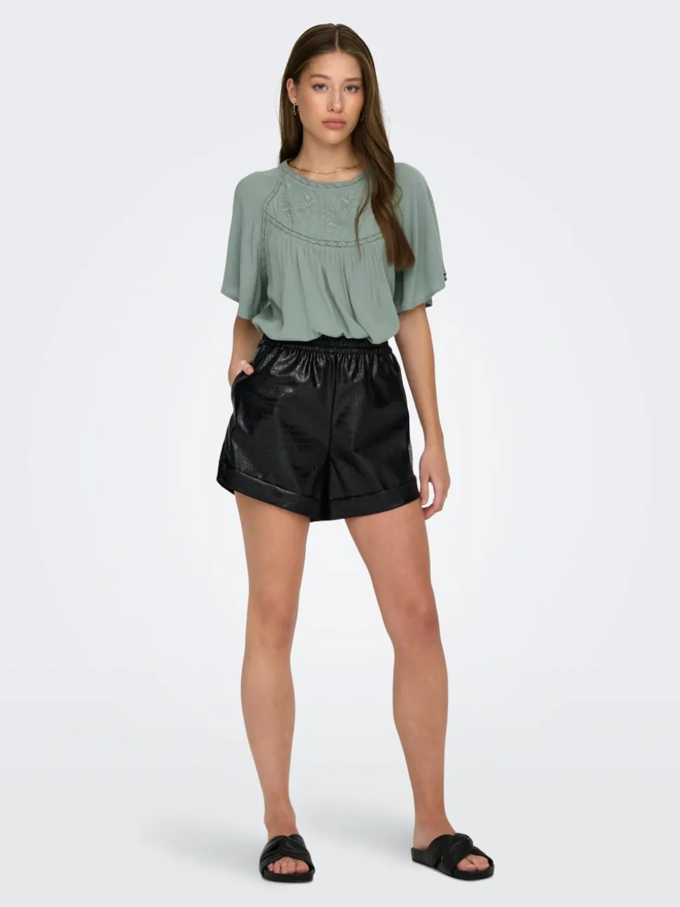 ONLDITTE Oversize Fit Short en simili-cuir