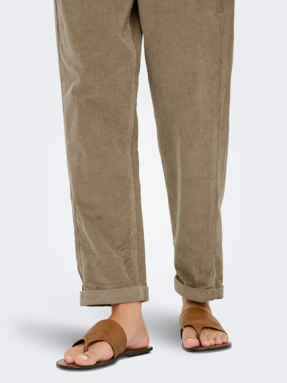 ONLFLORA Pantalon classique en velours côtelé coupe carotte