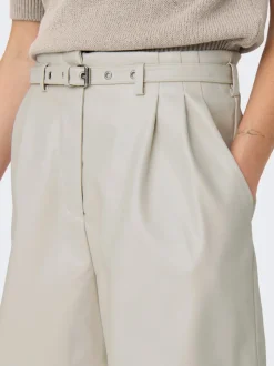 ONLHEIDI Taille moyenne Regular Fit Short en cuir synthétique