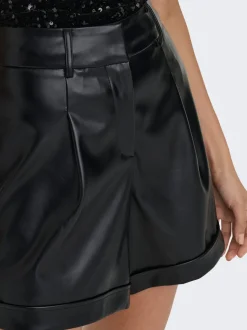 ONLODA Taille moyenne Regular Fit Short en cuir synthétique