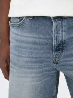 ONSEDGE Straight Fit Shorts