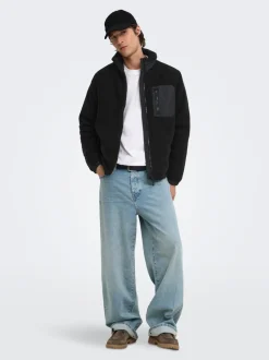 ONSTYRO Veste