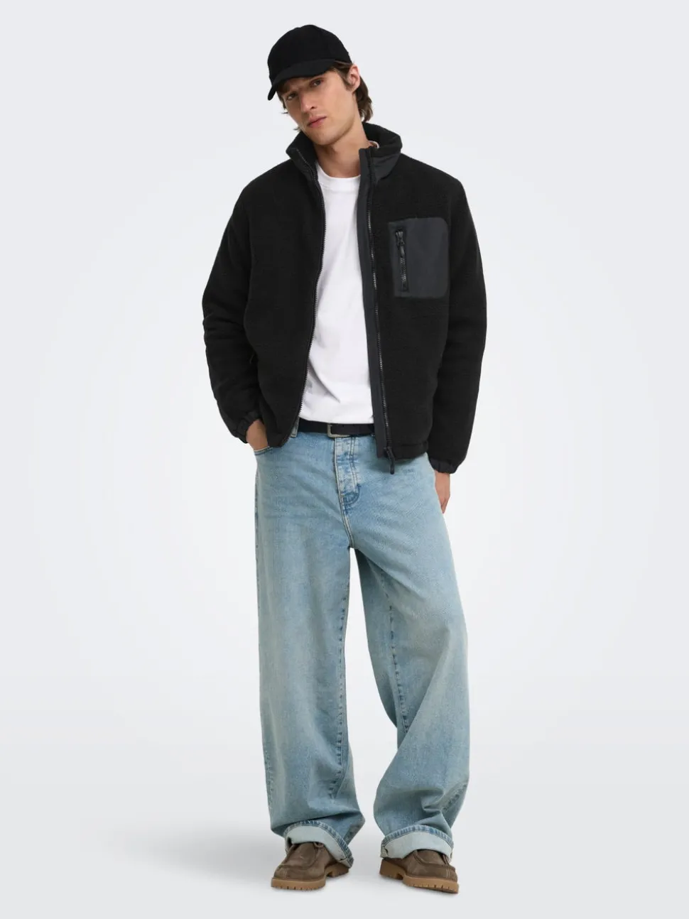 ONSTYRO Veste